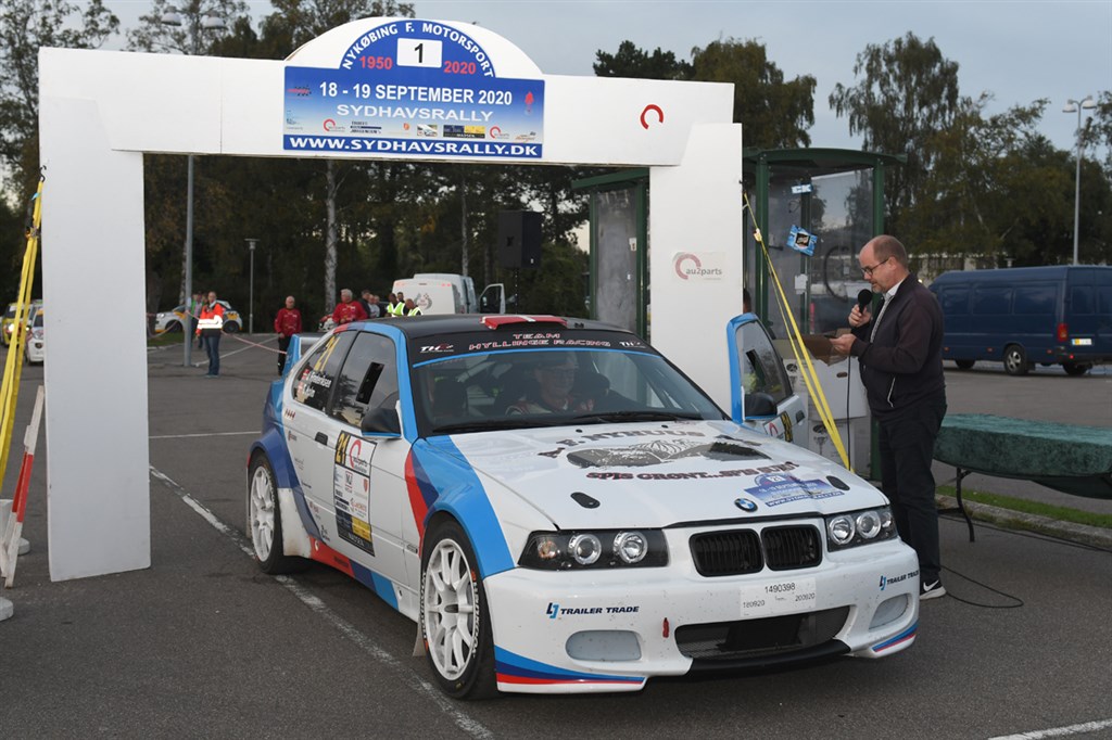 John Frederiksen og Thomas Holm Hansen fik en god start på efterårets DM-runder i rally, da de i den hurtige BMW Compact sluttede på andenpladsen i deres klasse og som nummer ni i generalklassementet.